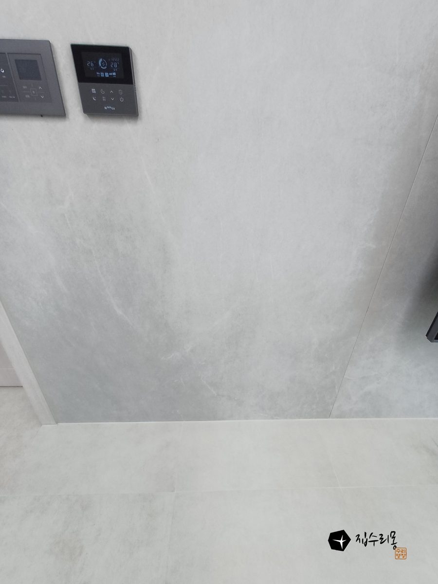 대형 포세린 타일 벽면 타일 크랙 보수 후 현장 사진 4